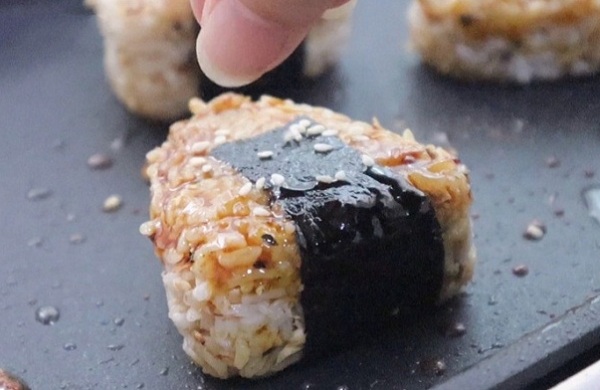 Trổ tài làm cơm viên chiên mang đi ăn trưa, không ngờ cả phòng xúm lại hỏi công thức - Hình 4