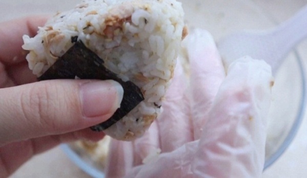 Trổ tài làm cơm viên chiên mang đi ăn trưa, không ngờ cả phòng xúm lại hỏi công thức - Hình 2