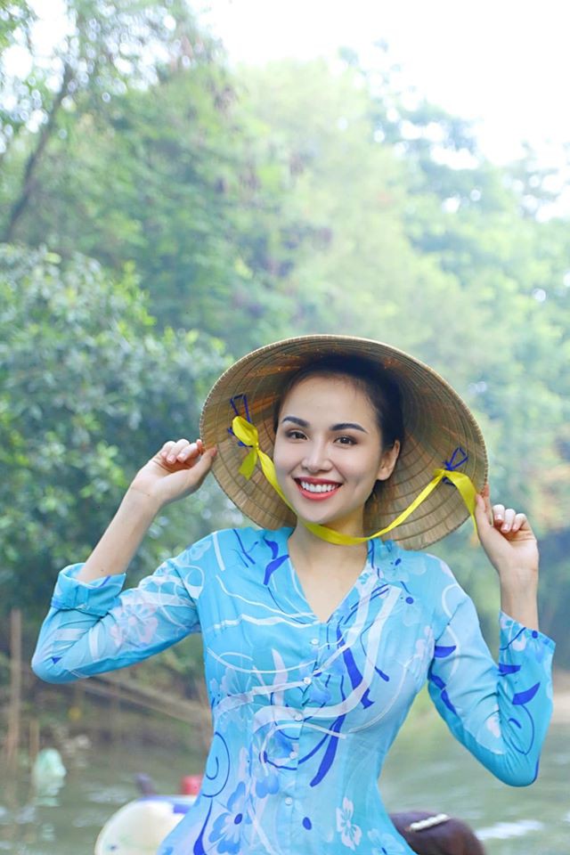Diễm Hương Dịu Dàng Với Áo Bà Ba, Lan Khuê Sành Điệu Với Cả Cây Hàng Hiệu -  Phong Cách Sao - Việt Giải Trí