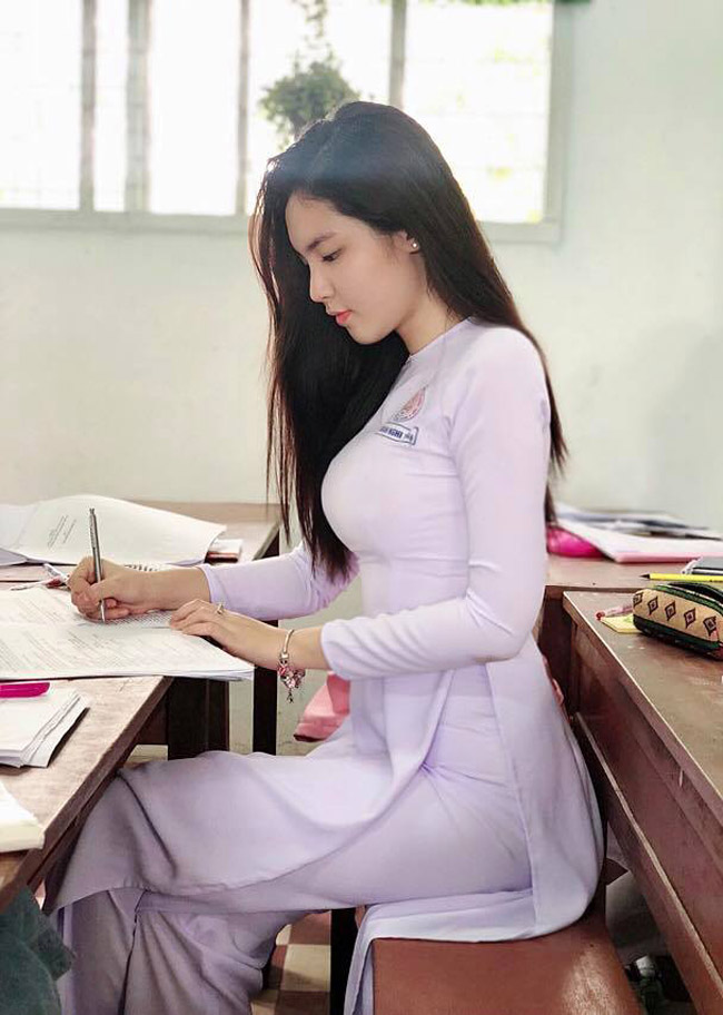 Trang phục chào hè đời thường của dàn nữ thần học đường Việt khác xa khi lên lớp - Hình 1