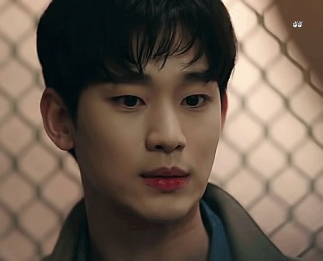 Chỉ một hành động xé bao của Kim Soo Hyun cũng làm chị em mê tít: Đẹp trai làm gì cũng ngầu! - Hình 4