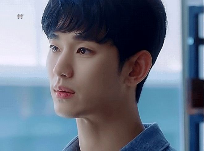 Chỉ một hành động xé bao của Kim Soo Hyun cũng làm chị em mê tít: Đẹp trai làm gì cũng ngầu! - Hình 9