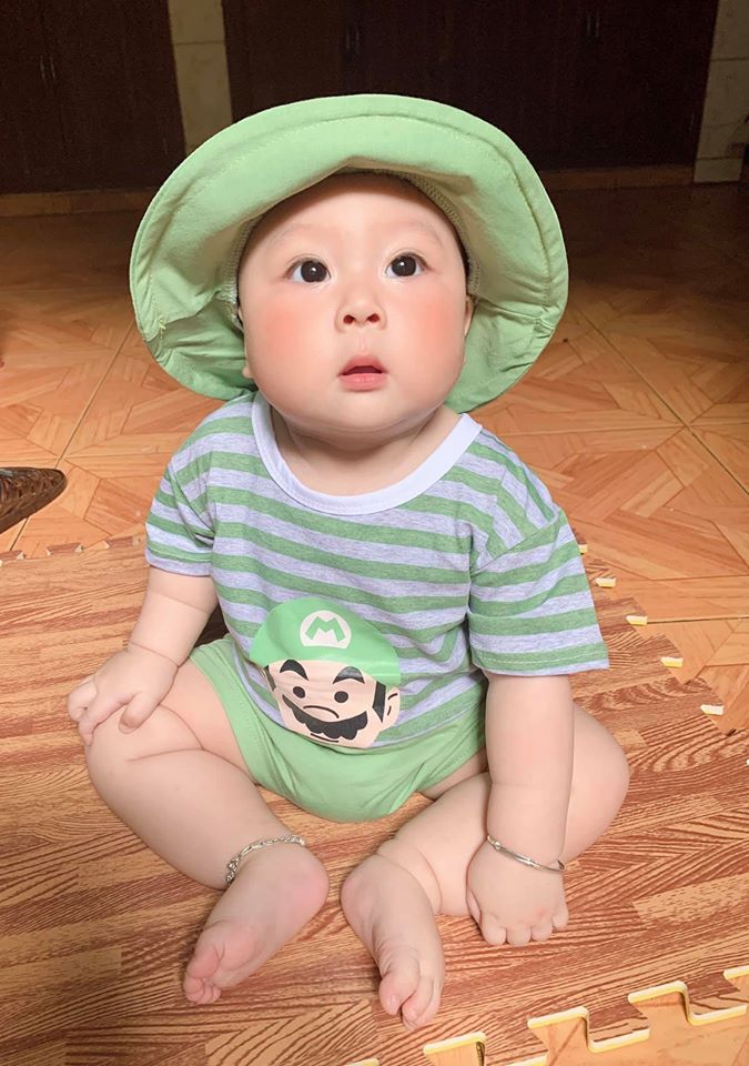 Super cute chubby baby, expressive enough to make a whole store of memes - Photo 11