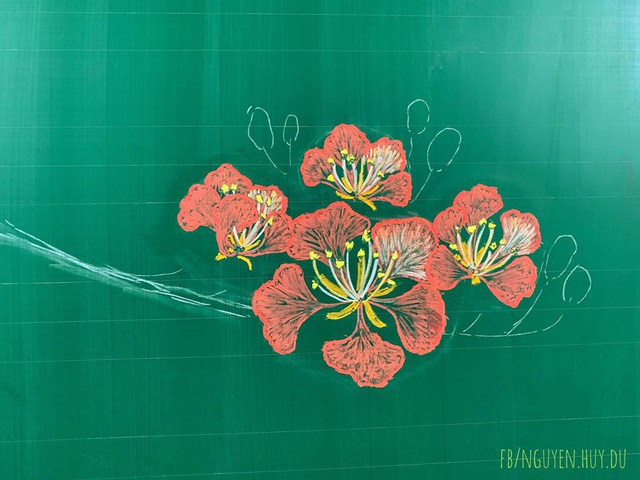 What if the board is not just for writing but also for expressing your artistic talent? Take a look at this video clip of a teacher drawing a magnificent phoenix flower on the board. The details are exquisite, the colors are vibrant, and the overall effect is mesmerizing. It\'s a perfect blend of art and education, and your students will be fascinated by this unique approach to teaching.