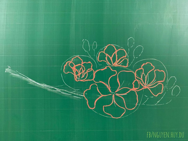 Vẽ hoa phượng trên bảng: Hãy cùng trổ tài vẽ hoa phượng đầy màu sắc và tươi trẻ để trang trí cho bảng lớp. Với sự kết hợp tuyệt vời giữa những cách vẽ độc đáo và sự sáng tạo của bạn, bảng lớp sẽ trông cực kỳ nổi bật và thú vị.