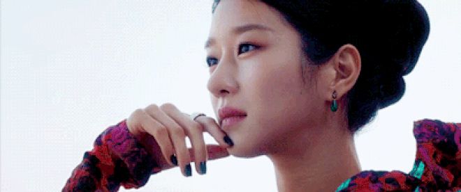 3 điểm giống giữa nàng thơ của Kim Soo Hyun và chị Nguyệt IU: Đều nằm kèo trên với nam chính, đam mê biến màn ảnh thành sàn catwalk - Hình 26