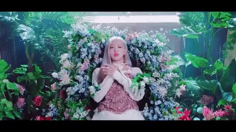 BlackPink mặc hanbok cách tân, trang điểm lạ trong MV mới - Hình 5