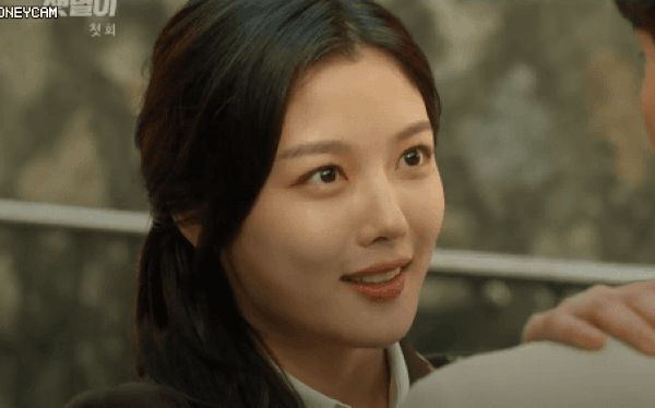 4 chị đại phim Hàn mê trai rớt liêm sỉ: Nhà văn Seo Ye Jin và quái nữ Kim Yoo Jung đang tranh nhau hạng nhất - Hình 5