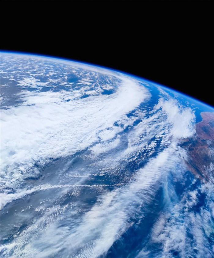 Earth from space: Hãy thả mình vào những bức ảnh tuyệt đẹp về Trái đất từ không gian, nơi mà bạn sẽ được tận mắt thấy những hình ảnh tuyệt đẹp của Trái đất. Cảm nhận vẻ đẹp tuyệt vời từ những hình ảnh chụp từ vũ trụ và khám phá những khoảnh khắc đáng kinh ngạc.