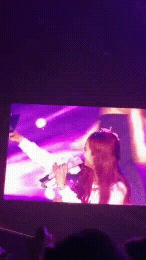 Jennie từng phũ phàng hất tay Jisoo ngay trong concert và lý do phía sau khiến fan ngã ngửa - Hình 1