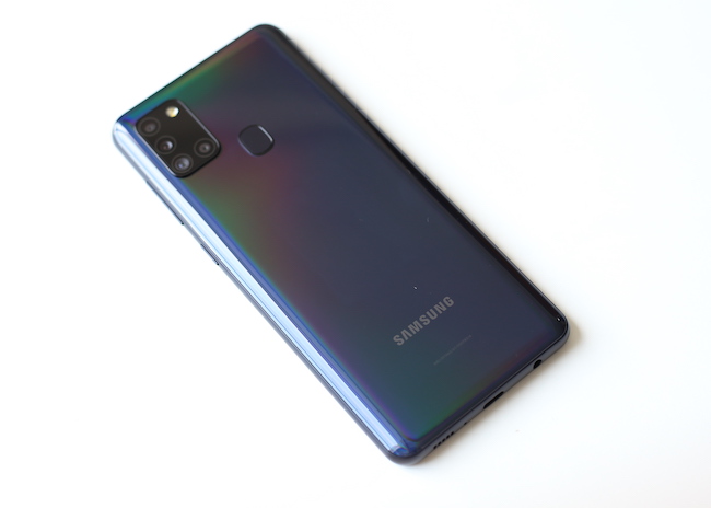 Đập hộp smartphone có pin khủng nhất dòng Galaxy A của Samsung - Hình 3