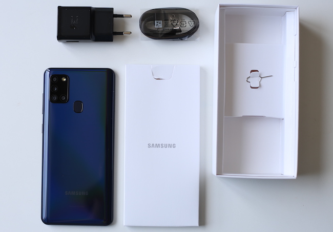 Đập hộp smartphone có pin khủng nhất dòng Galaxy A của Samsung - Hình 1