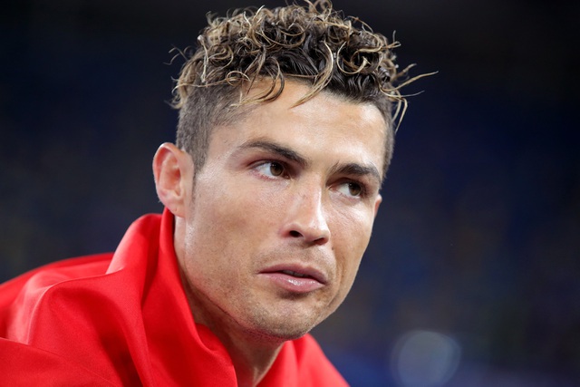 C.Ronaldo là một ngôi sao luôn sáng tạo với tóc lạ. Kiểu tóc mới nhất của anh ta được thiết kế sáng tạo và độc đáo. Hãy xem hình ảnh liên quan để khám phá kiểu tóc lạ của Ronaldo.