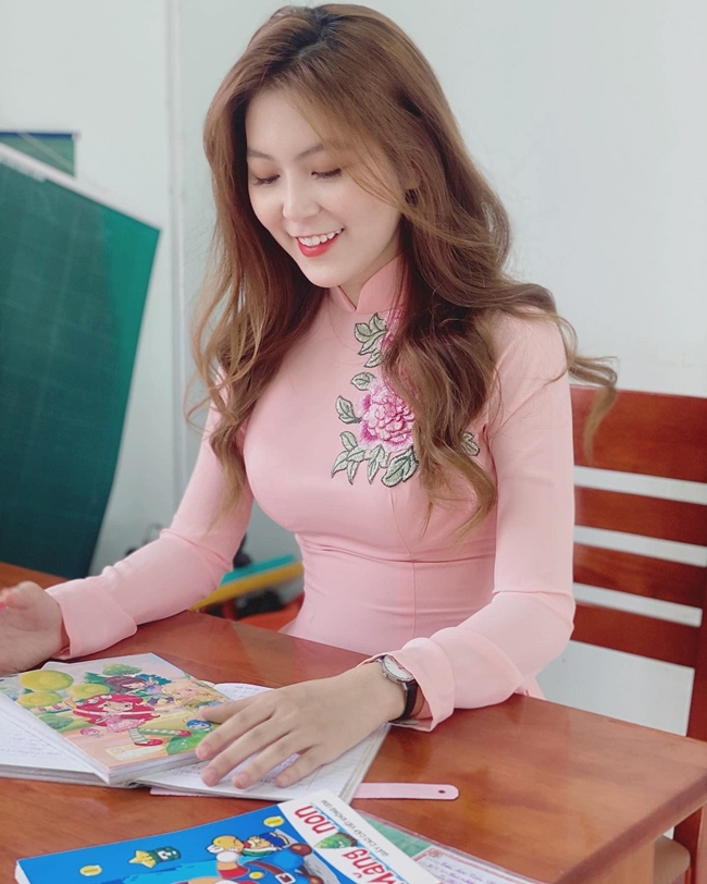 4 cô giáo Hàn, Việt cực xinh đẹp lại có gu mặc quyến rũ từ trên lớp tới đời thường - Hình 23