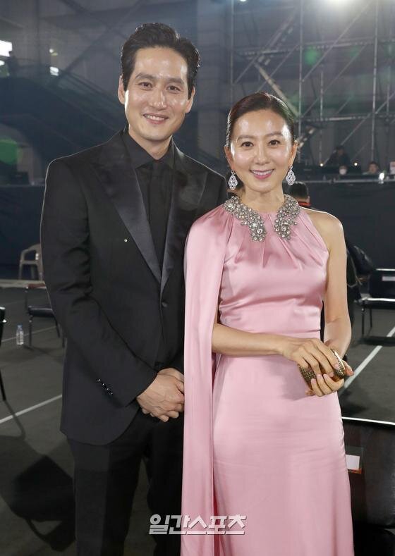 Baeksang 2020: Khi hoa trà nở và đạo diễn Ký sinh trùng thắng Daesang, Knet tâm phục khẩu phục! - Hình 6