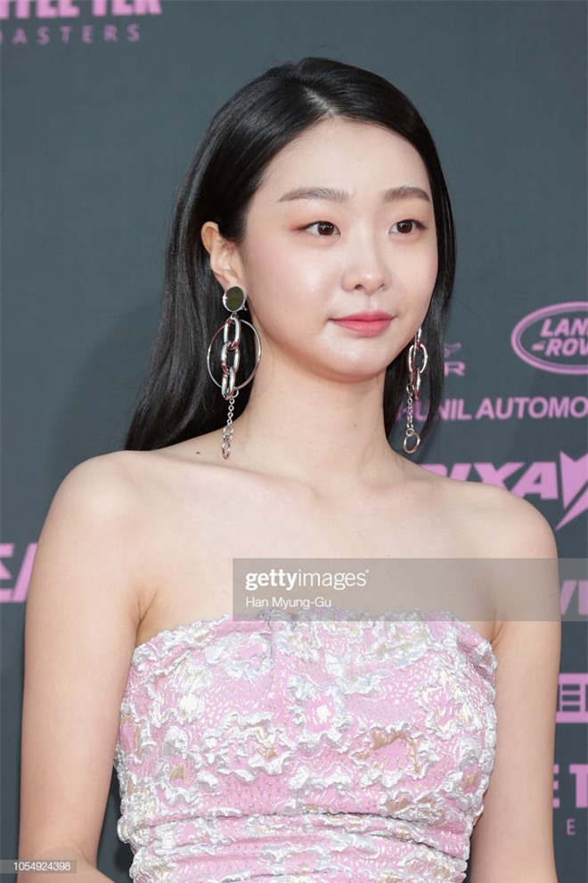 Dân tình kêu trời khi thấy nữ chính Itaewon xuất hiện tại thảm đỏ Baeksang 2020 - Hình 6