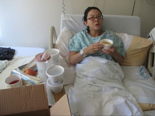 Đê tóc ướt đi ngủ không chỉ làm cho tóc xấu xí mà bạn có thể phải đối mặt với những hệ lụy nguy hiểm, từ đau đầu đến liệt mặt - Hình 2