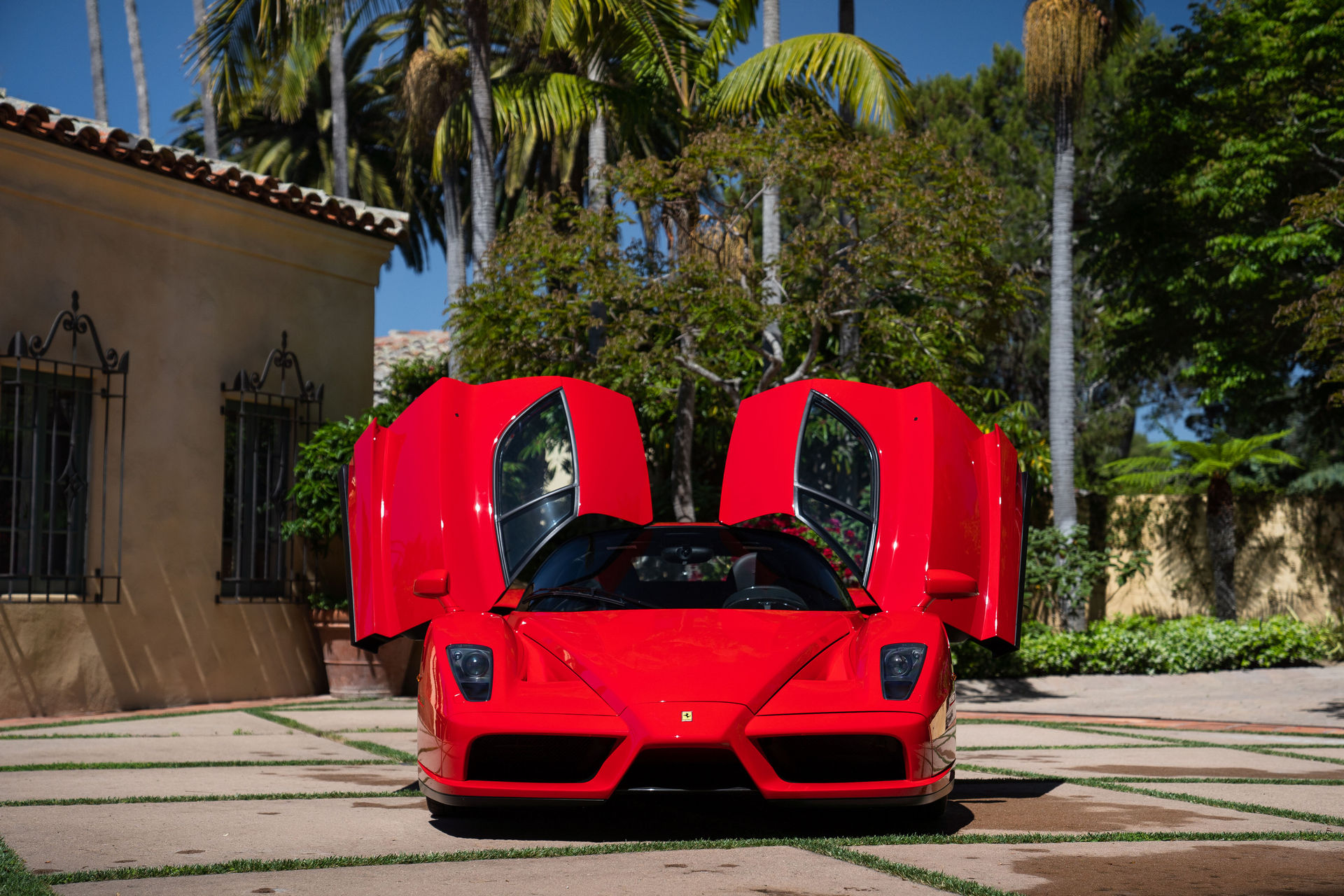 Ferrari Enzo lập kỷ lục đấu giá trực tuyến với 2,64 triệu USD - Hình 1