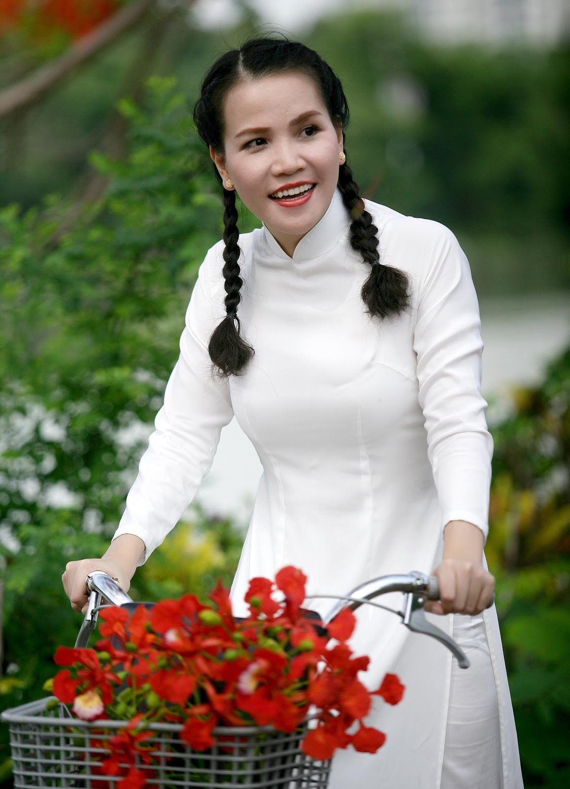 Hội chị em thực hiện bộ ảnh kêu gọi đừng chặt phượng - Hình 8