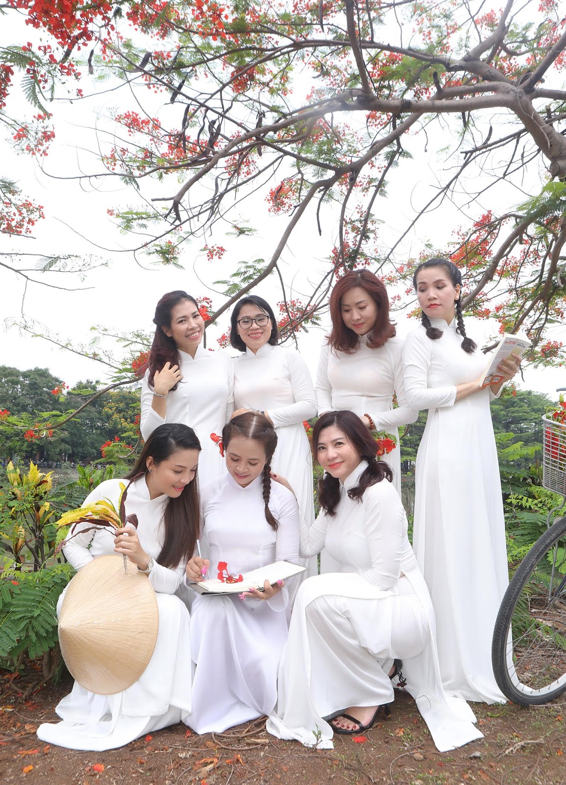 Hội chị em thực hiện bộ ảnh kêu gọi đừng chặt phượng - Hình 4