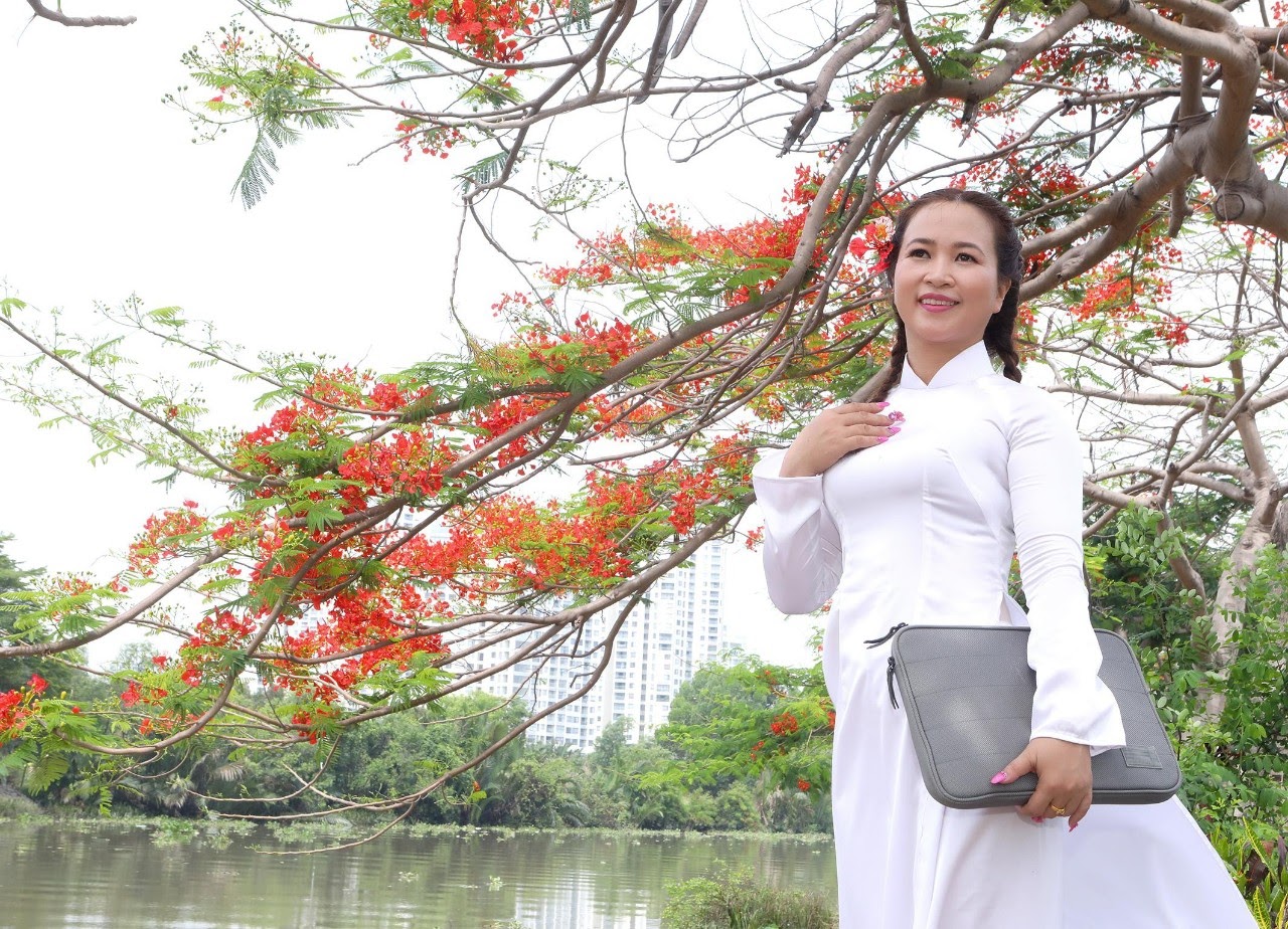 Hội chị em thực hiện bộ ảnh kêu gọi đừng chặt phượng - Hình 10