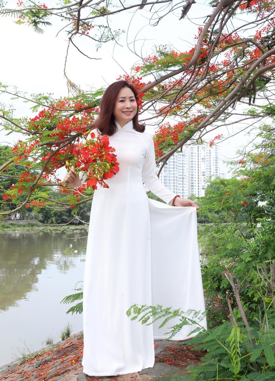 Hội chị em thực hiện bộ ảnh kêu gọi đừng chặt phượng - Hình 3