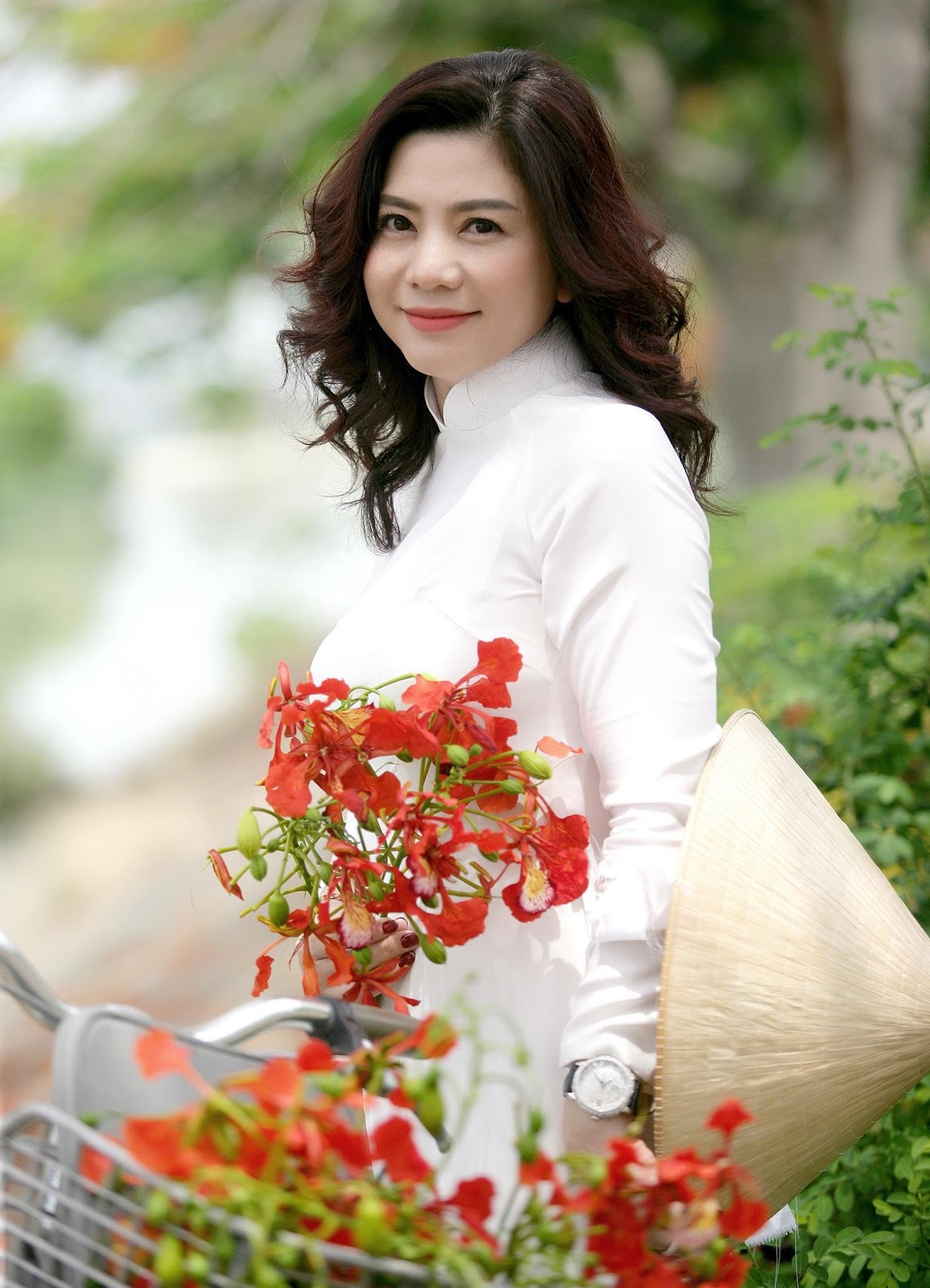 Hội chị em thực hiện bộ ảnh kêu gọi đừng chặt phượng - Hình 9