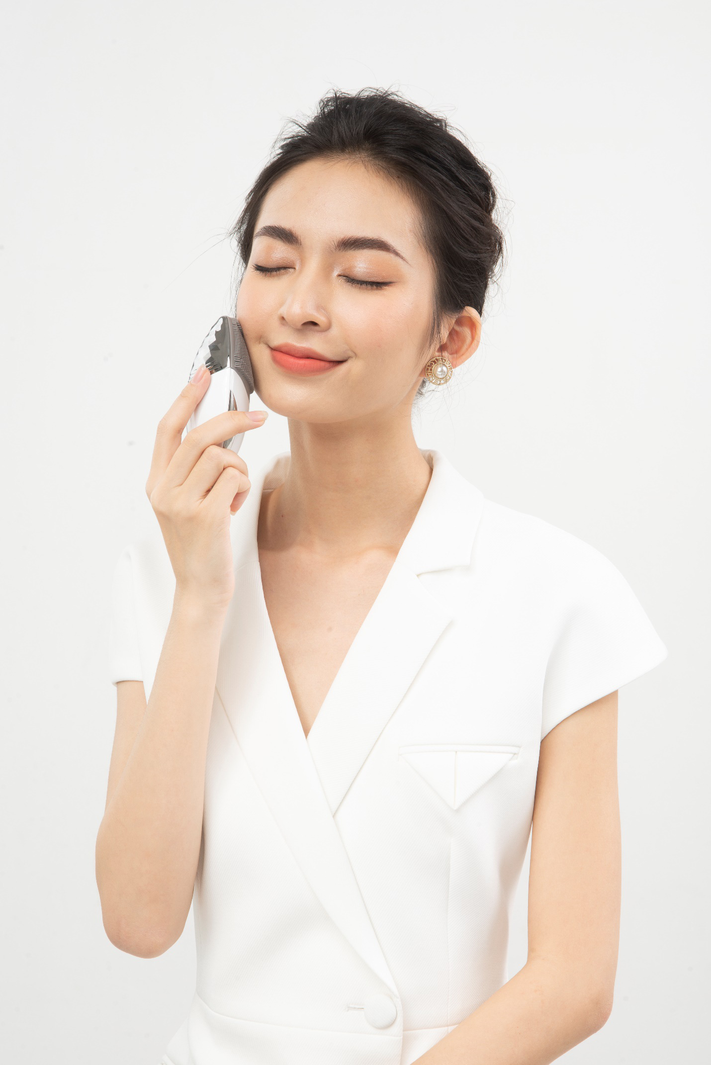 Máy rửa mặt nâng cơ hơn 4 triệu đồng liệu có xứng đáng để bạn đầu tư? - Hình 3