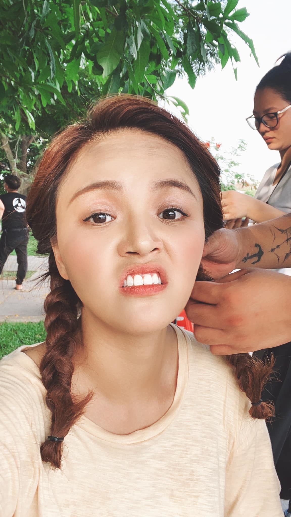 MC Hoàng Linh kỷ niệm 5 năm bên ông xã và các con - Hình 10