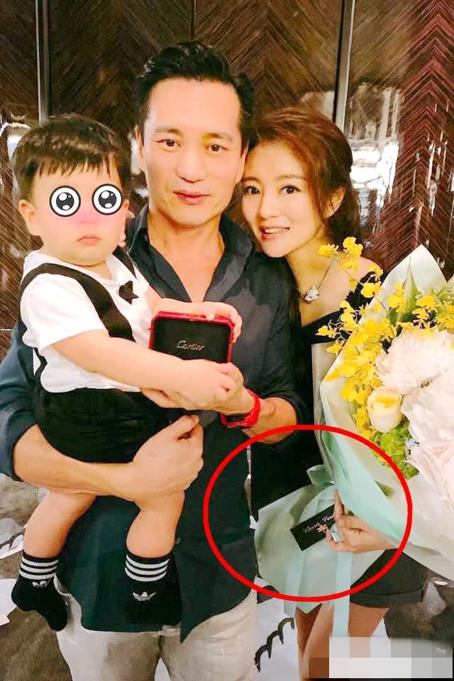 Mỹ nhân Ỷ thiên đồ long ký lộ bụng bầu nhưng ai cũng chỉ dán mắt vào chiếc vòng cổ kim cương hàng tỷ đồng của cô - Hình 1