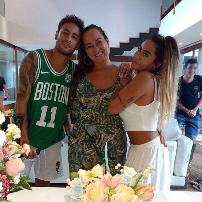 Phi công Ramos yêu mẹ Neymar giở khổ nhục kế kiếm tiền bồi thường - Hình 2