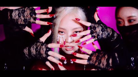 Khi idol thi nhau look at my nail trong MV: Jennie thần thái ngút ngàn, Soojin ((G)I-DLE) xinh xỉu, còn trùm cuối Lisa lại khiến fan... khóc thét - Hình 3