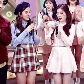 Khoảnh khắc Jisoo (BLACKPINK) và Irene (Red Velvet) đọ sắc tại show âm nhạc bỗng hot trở lại, bảo là thành viên cùng nhóm hẳn ai cũng tin! - Hình 4