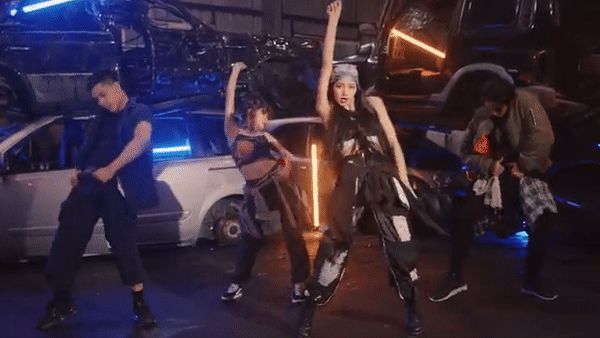 Lisa đánh úp video nhảy mới: Hoá thành hip-hop girl cover nhạc Chris Brown, vừa sexy vừa ngầu như đang xem MV của nghệ sĩ US-UK! - Hình 5