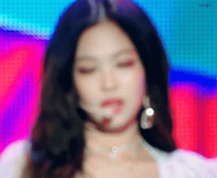 Jennie bỏ dở hát encore để chạy ra ôm Irene khoe tình chị em thắm thiết, thuyền BLACKVELVET lại 1 lần nữa ra khơi! - Hình 6