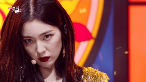 Thần thái ending với ánh mắt như dao cau của Irene (Red Velvet) tưởng đâu dọa được fan, ai ngờ lại bị so sánh quạo như... chú cún - Hình 1