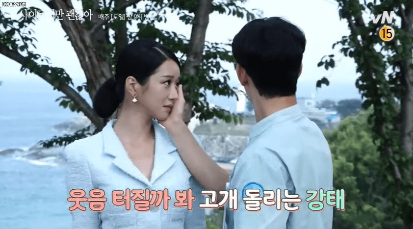 Kim Soo Hyun công khai ôm ấp Seo Ye Ji siêu tình tứ ở hậu trường Điên Thì Có Sao - Hình 4