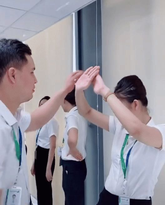 Dân mạng tò mò về lớp học tự vệ cực ngầu của tiếp viên hàng không, trông dịu dàng nhưng võ nghệ đầy mình đấy! - Hình 2