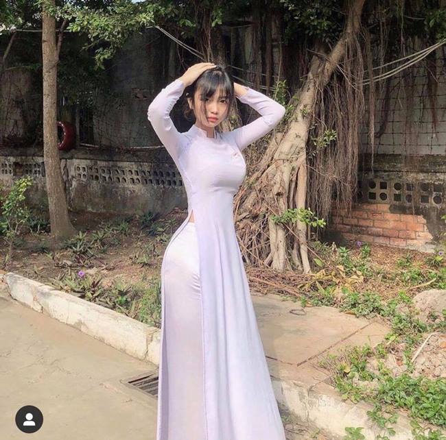 Nữ sinh Việt nổi như cồn vì quá xinh trong áo dài trắng ngày bế giảng - Hình 3