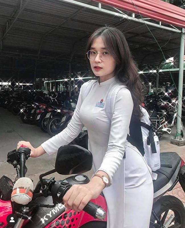 Nữ sinh Việt nổi như cồn vì quá xinh trong áo dài trắng ngày bế giảng - Hình 9