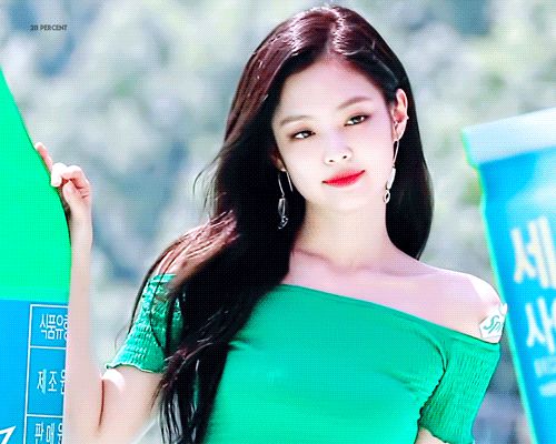 Đây là 2 nữ idol có bờ vai đẹp nhất Kpop: Jennie (BLACKPINK) tạo ra trend móc áo, nhưng đã gặp đối thủ nhà JYP - Hình 8