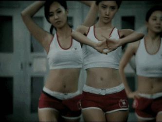 Còn ai nhớ clip huyền thoại Kpop 10 năm trước: SNSD - 2PM body nóng hừng hực, hot nhất màn đụng chạm của Yuri - Nichkhun - Hình 4