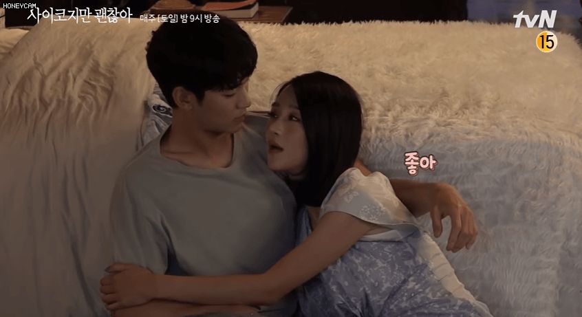 Được Seo Ye Ji khen đẹp trai, Kim Soo Hyun đỏ chín mặt ở hậu trường Điên Thì Có Sao - Hình 3