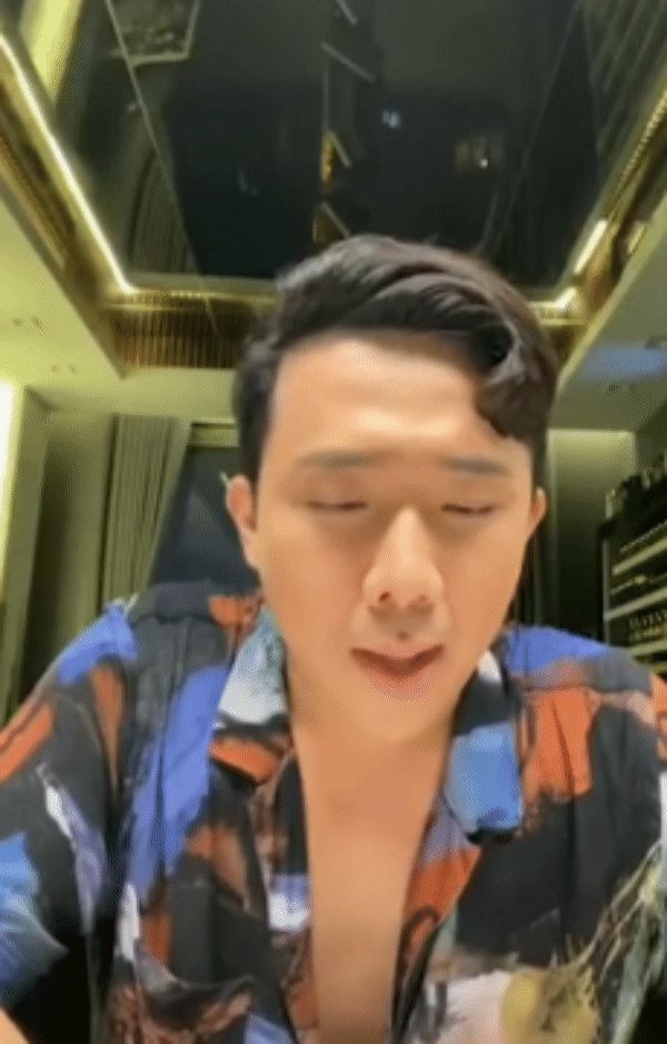 Trấn Thành quá u mê Erik rồi: Miệng thì bảo hát Hết thương cạn nhớ (Đức Phúc), nhưng tay thì lại mở #EKSCTS - Hình 1