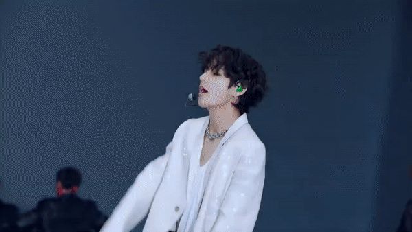 Diễn bản hit ON sau 5 tháng, BTS làm fan nức nở vì khoe tài hát nhảy đỉnh cao, sân khấu còn hoành tráng không thua show âm nhạc - Hình 4