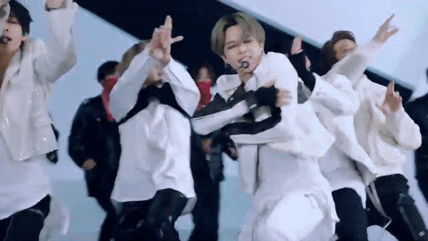 Diễn bản hit ON sau 5 tháng, BTS làm fan nức nở vì khoe tài hát nhảy đỉnh cao, sân khấu còn hoành tráng không thua show âm nhạc - Hình 3