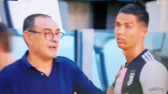 Ronaldo bị tố coi thường HLV Sarri - Hình 1