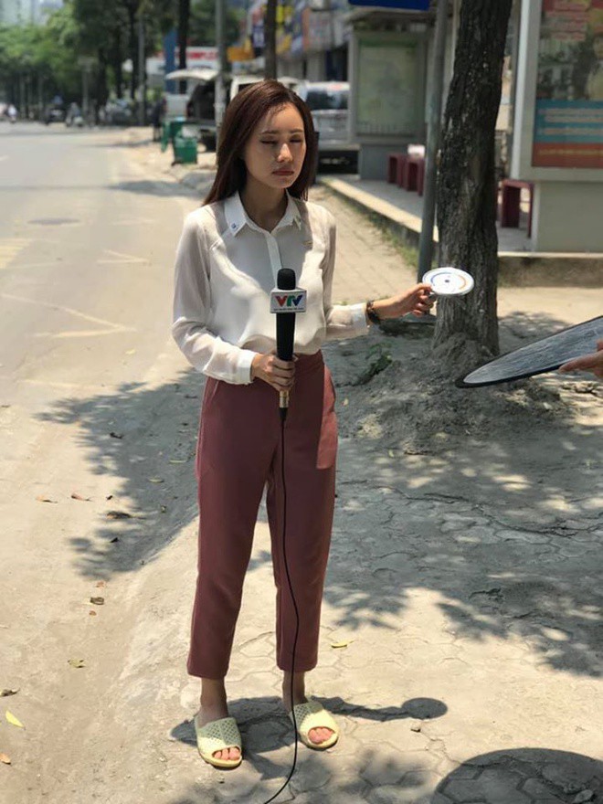 Ăn mặc chỉn chu lên sóng, đâu biết dàn BTV của VTV lại chỉ mang chân đất, dép lê - Hình 10