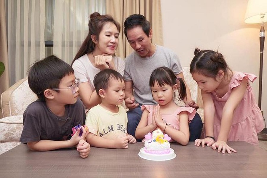 Bà xã của Lý Hải: Không quan tâm khi bị gọi là máy đẻ - Hình 4