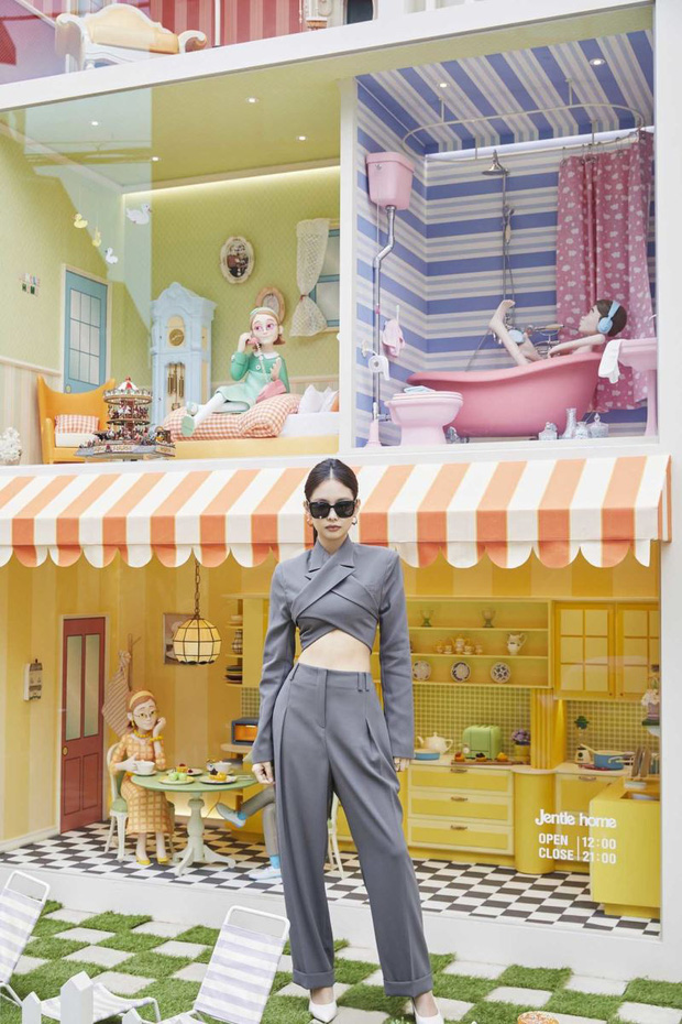 Bộ suit Jennie đi đâu cũng gặp ở Vbiz lúc này: Lan Ngọc, Tóc Tiên đều diện, riêng MLee sao y bản chính cả kiểu tóc - Hình 1